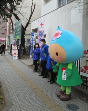 五ノ神会館前での写真