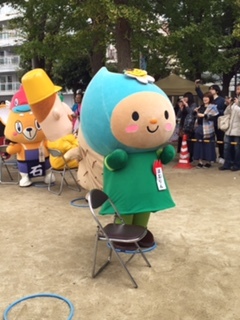 フラフープに入ってもOKな椅子取りゲーム