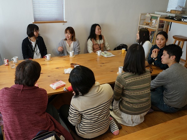 市内在住ママと意見交換の様子