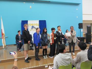 日米交流事業in横田飛行場（グループ発表後）の様子
