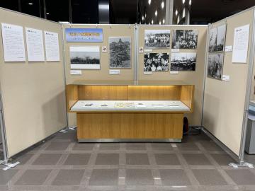 羽村会場における冊子等の展示の様子