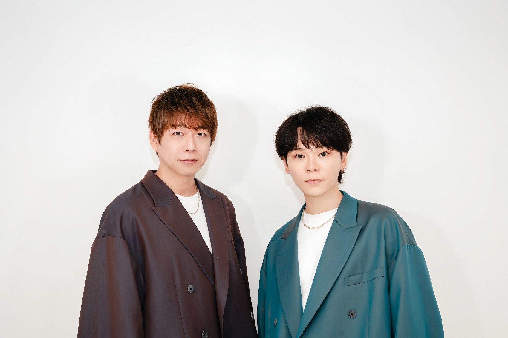HANDSIGN（左：SHINGO,右：TATSU）