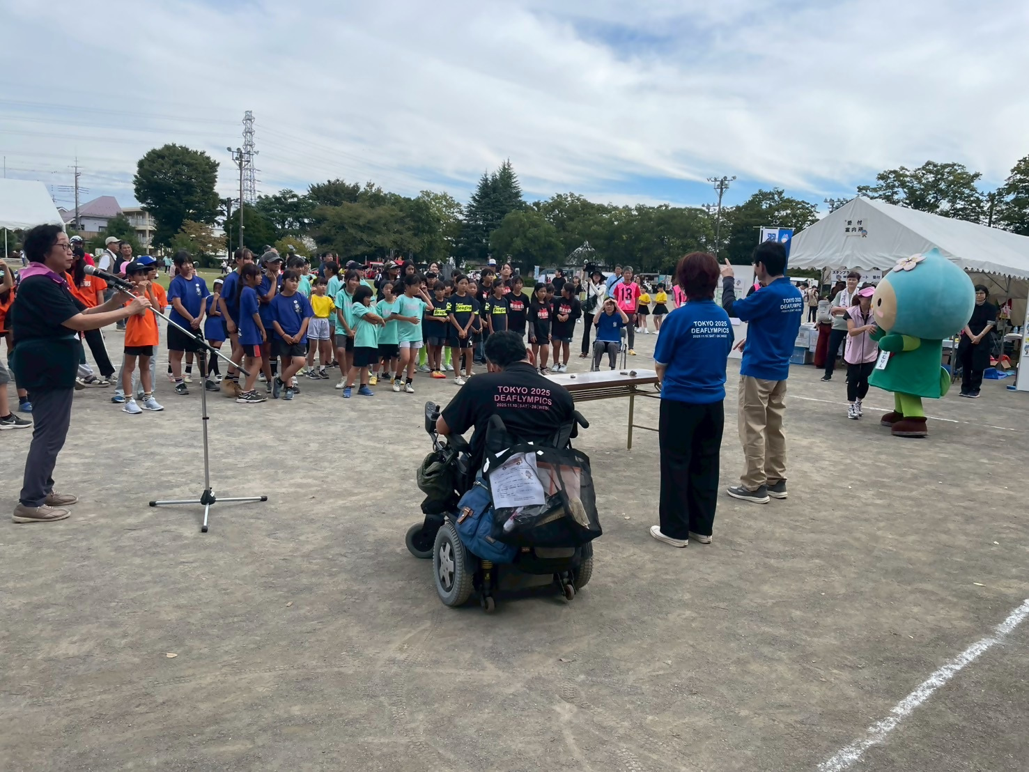 羽村市ろう者協会などによるサインエールの写真