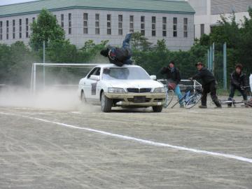 スタントマンによる交通事故再現