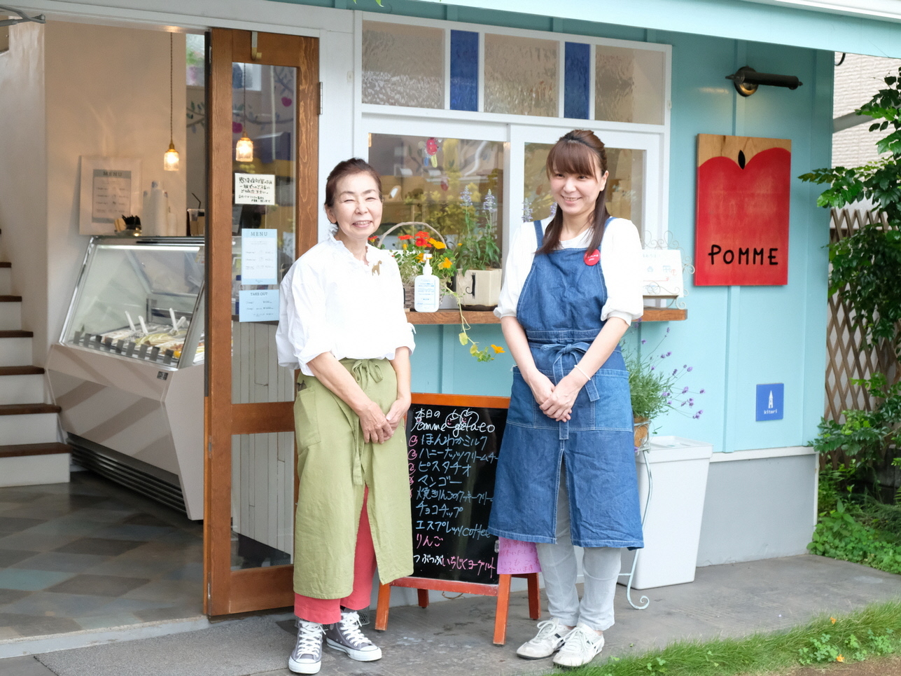 スタッフ 左:みちさん 右:まよさん(みちさんの娘さん)