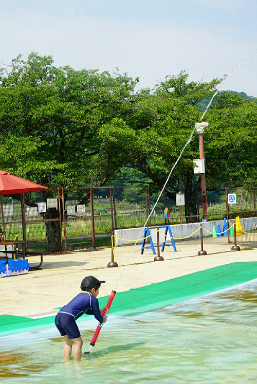 渚での水遊び！