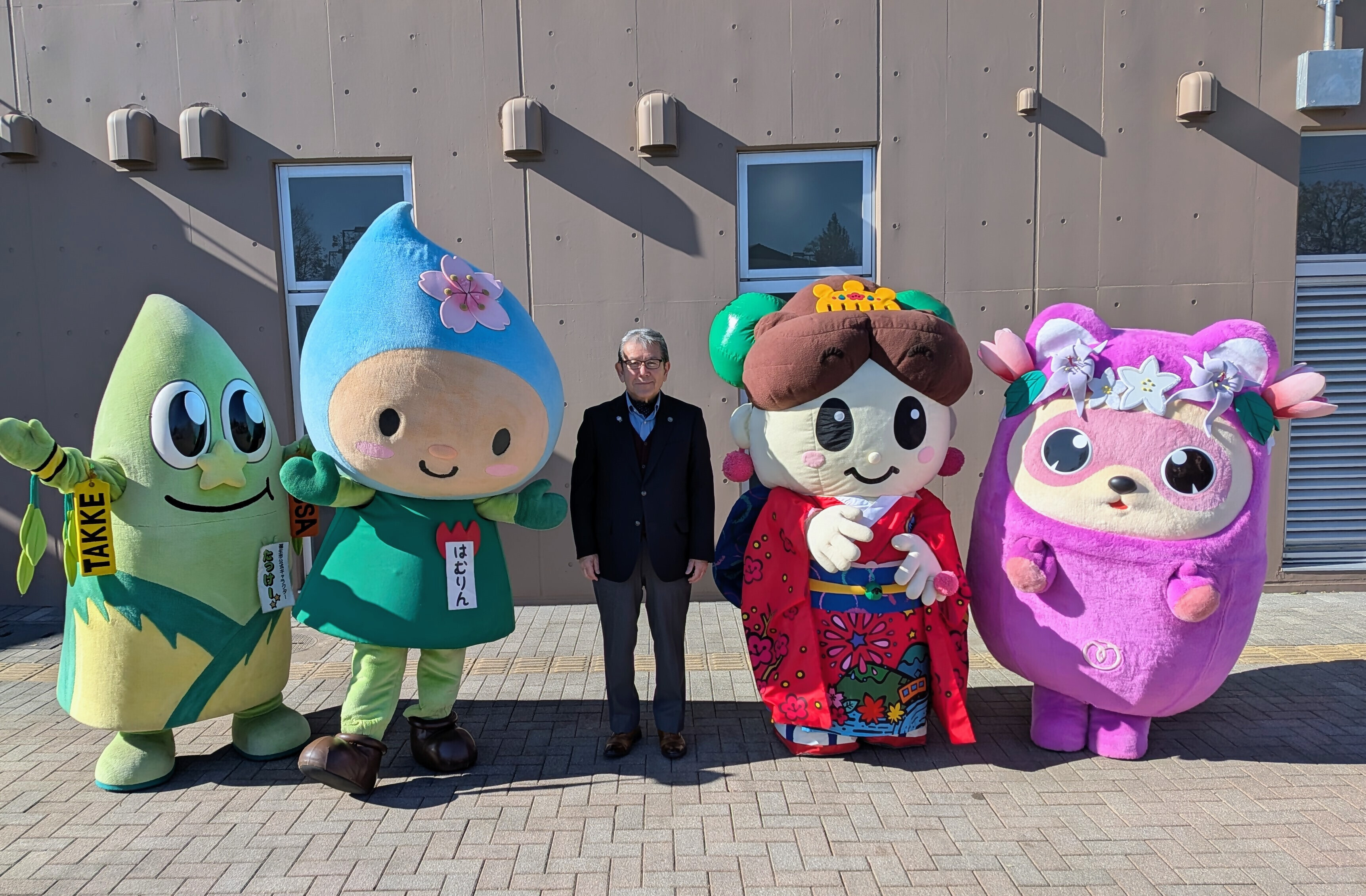 ゆるキャラと市長の集合写真